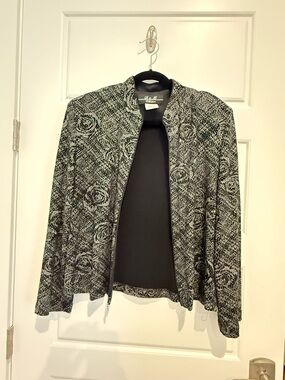 Women's Black & Gray Floral-Print Zip Jacket